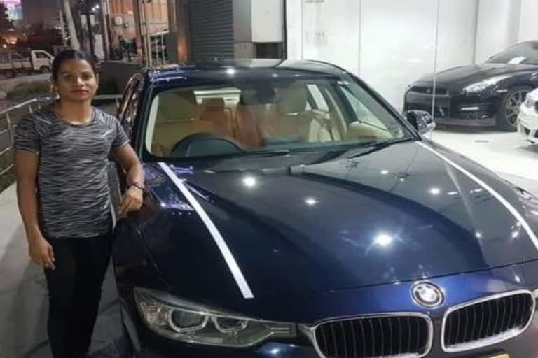 স্পনসর নেই, খরচ জোগাতে BMW বিক্রির বিজ্ঞাপন দ্যুতির