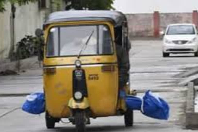 COVID-19  Dead body in autorickshaw  Telangana news  Telangana COVID news  തെലങ്കാന  കൊവിഡ്  ജില്ലാ കളക്ടർ സി നാരായണ റെഡ്ഡി  സി നാരായണ റെഡ്ഡി