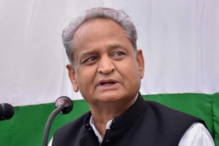 Cong leaders allege BJP trying to topple R'than govt, meet Gehlot