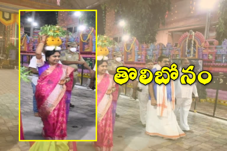 first-bonam-from-minister-thalasi-home-to-ujjayini-mahankali