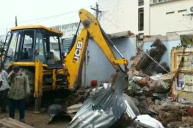 without notice the small shop demolished to construct sulabh complex at miryalaguda in nalgonda