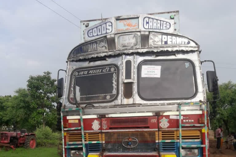 Police seize a truck full of cattle in bemetara