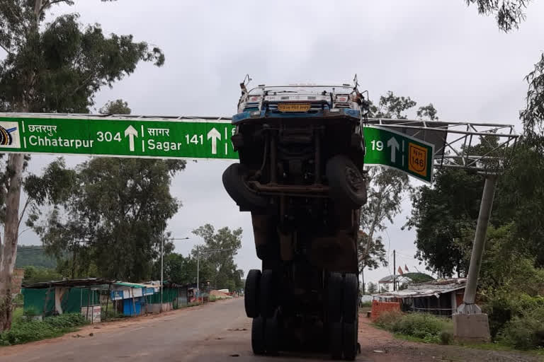 High speed dumper stuck in sign board in raisen