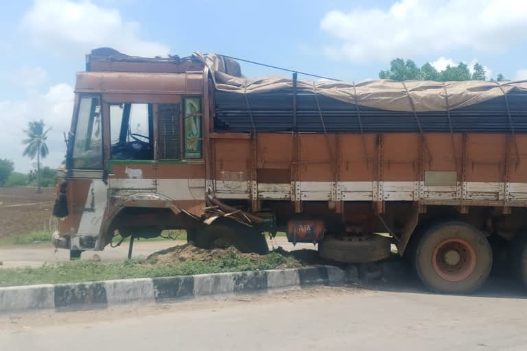 lorry accident in kondapuram ananthapuram district