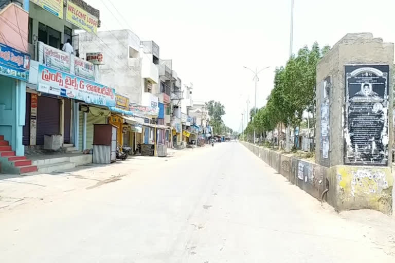 giddalur traders voluntarily closed shops due to corona cases increases