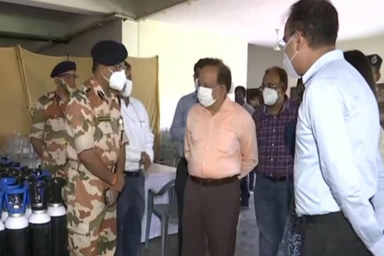 harshvardhan inspected sardar patel covid care center