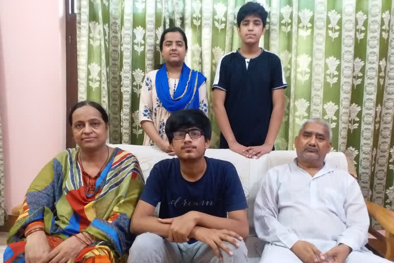 azam seraj kidwai district topper in icse 10th exam