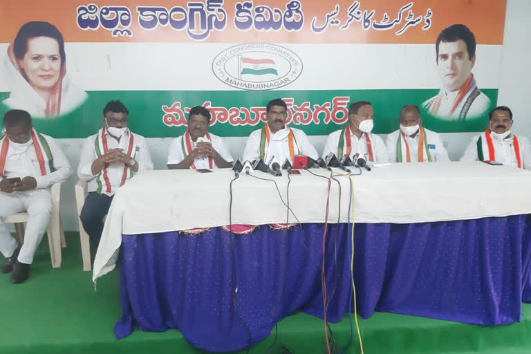 aicc secretary sampath kumar criticizes ktr on tour at mahabubabad