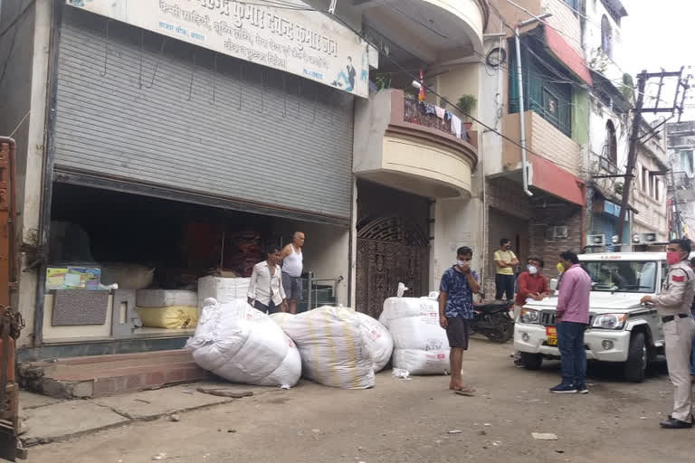 traders opened shops despite total lockdown