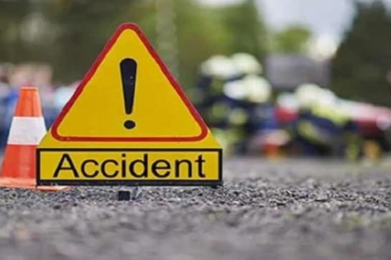 road accident in aamudalakunta ananthapuram district