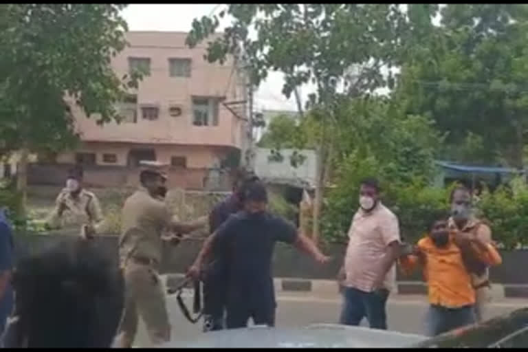 TRS workers attack BJP MP's convoy in Telangana