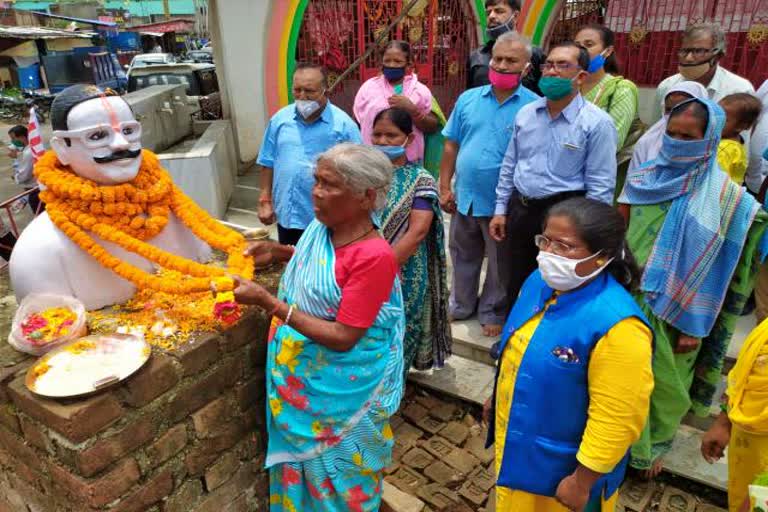 Celebrated 39th death anniversary of former MLA Umrao Sadhu Kujur in Ranchi