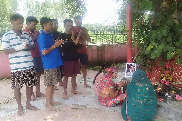 villagers of amitabh bachan native village in prapgarh praying for his recovery from corona