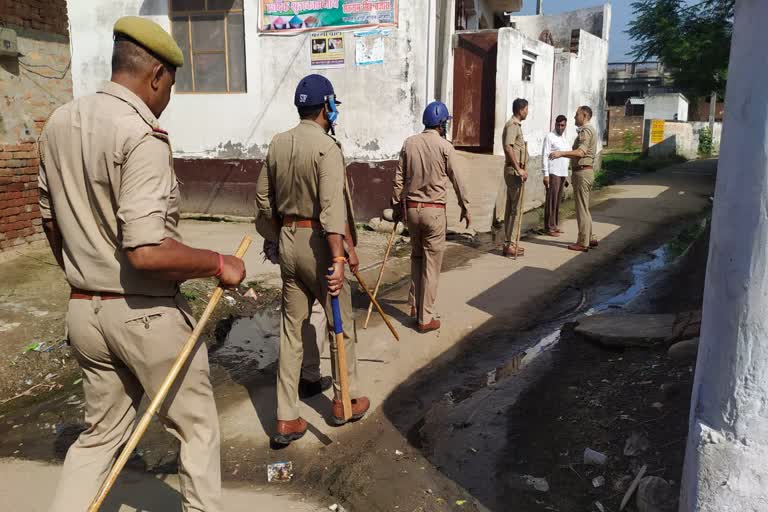 पुलिस फोर्स.