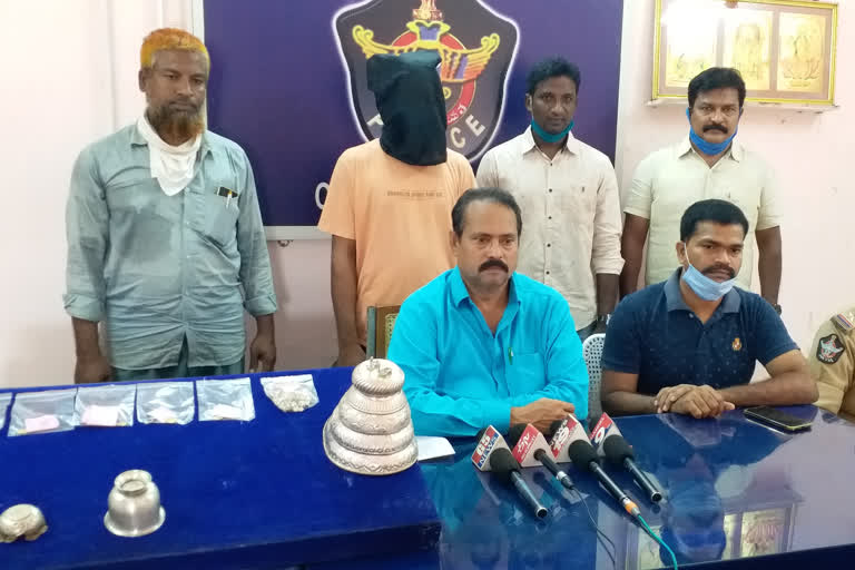 temple items stolen thief arrested in nellore district by cps police and another guy in hidden