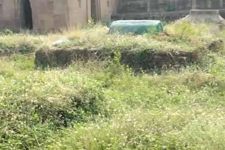 mausoleum of Bakhtiar Khan