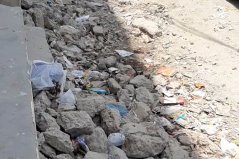 people facing problem due to debris on gyan mandir temple road