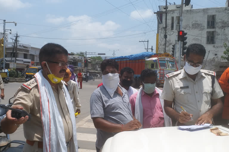 Taking action against those who violate traffic rules satna police