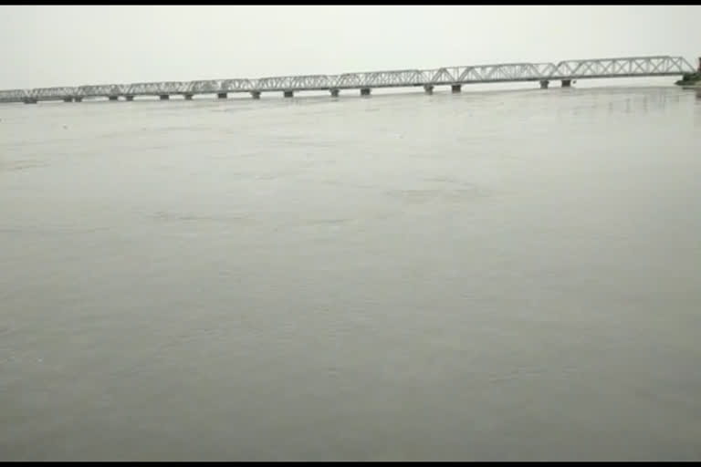 Water level of  Sarayu River exceeds danger mark