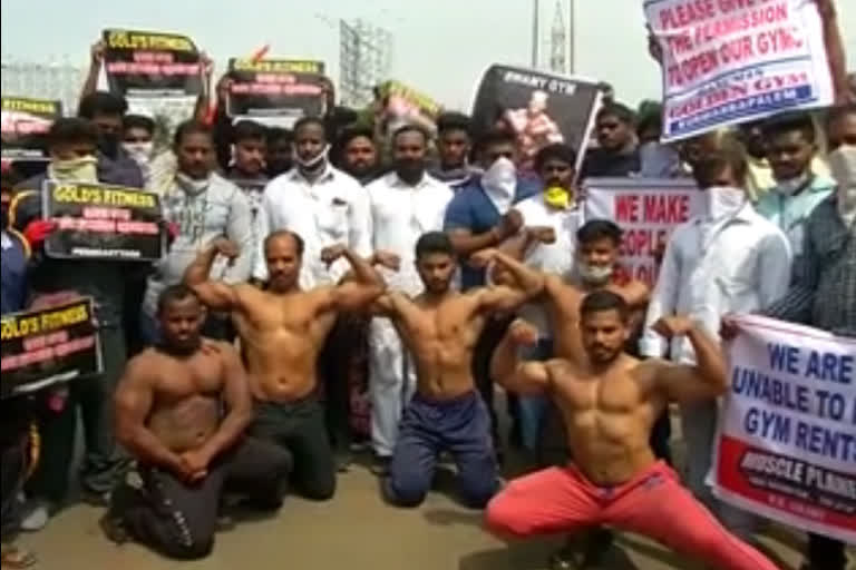 gym-owners-protest-to-help-in-lock-down