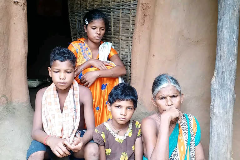 deogarh latest news, ranga bhoi's grief in deogarh, orphan children in deogarh, government help to ranga bhoi in deogarh, ଦେବଗଡ ଲାଟେଷ୍ଟ ନ୍ୟୁଜ୍‌, ଦେବଗଡରେ ରଙ୍ଗ ଭୋଇଙ୍କ ଦୁଃଖ, ବାପ ମା’ ଛେଉଣ୍ଡ ଶିଶୁଙ୍କ ଦୁଃଖ, ଦେବଗଡରେ ରଙ୍ଗ ଭୋଇଙ୍କୁ ସରକାରୀ ସାହାଯ୍ୟ