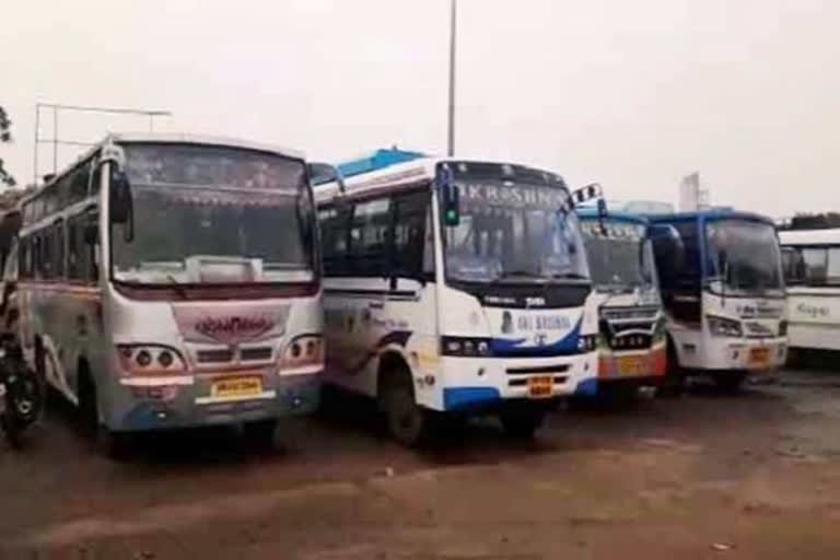 Bus services from Kolkata to Bhadrak, Bus services bhadrak to kolkata, Bus services closed due to covid-19, bhadrak news, ଭଦ୍ରକ ଖବର, କୋଲକାତାରୁ ଭଦ୍ରକ ଜିଲ୍ଲାକୁ ବସ ଜାତାୟତ ବନ୍ଦ, ଭଦ୍ରକରୁ କୋଲକାତାକୁ ଗଡ଼ିବ ନାହିଁ ବସ