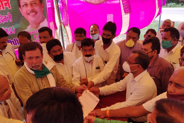 memorandum submitted regarding Sidhi-Singrauli NH road