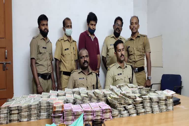 Hawala  hawala money seized in Manjeshwaram  hawala money  ഹവാല പണം  കാസര്‍കോട്