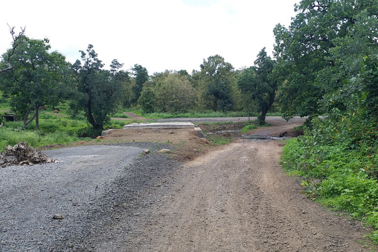 Villagers are worried due to incomplete Asir-Dhulkot road work