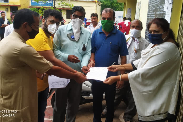 Merchant organizations submit memorandum for not  about the possibility of lock down in Itarsi