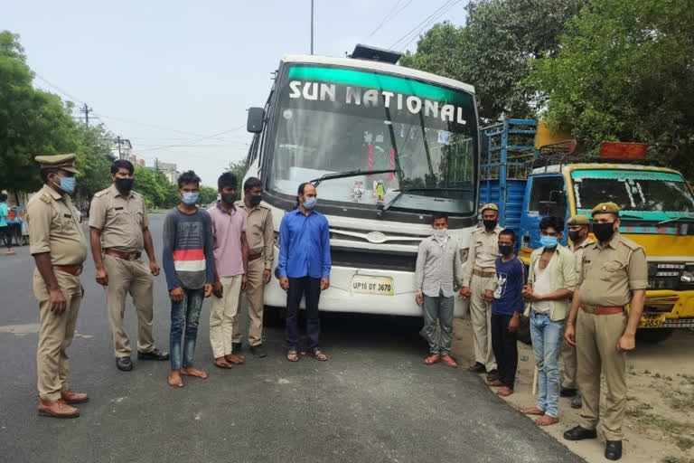 police arrested eight accused with stolen goods in sector-88 at Noida