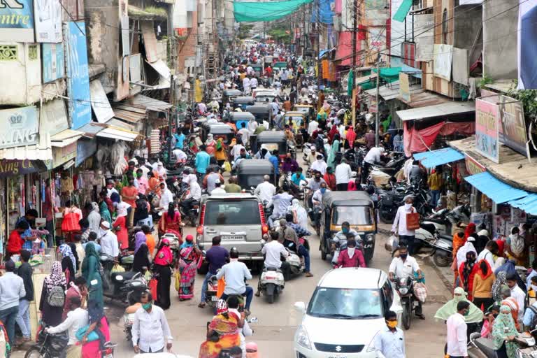 Crowds erupted in market before lockdown at latur