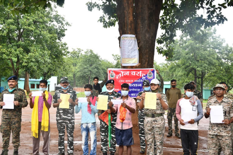 five naxalites surrendered