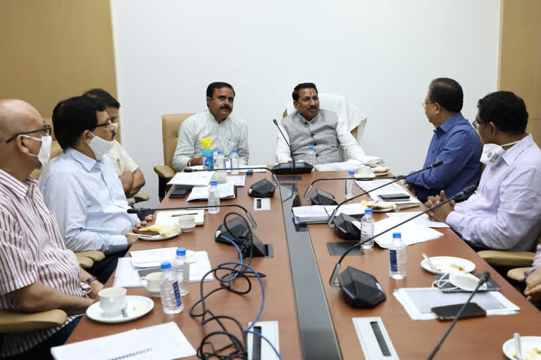 minister-andal-singh-kansana-organised-a-meeting-to-make-drinking-water-accessible-in-rural-areas-of-mp