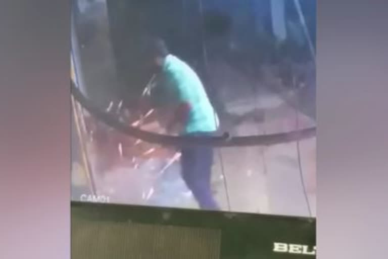 firing on wine shop in kharkhoda sonipat