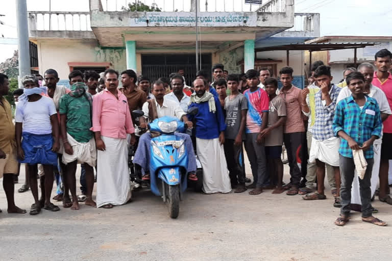 Chikkanekal Villagers  Protest