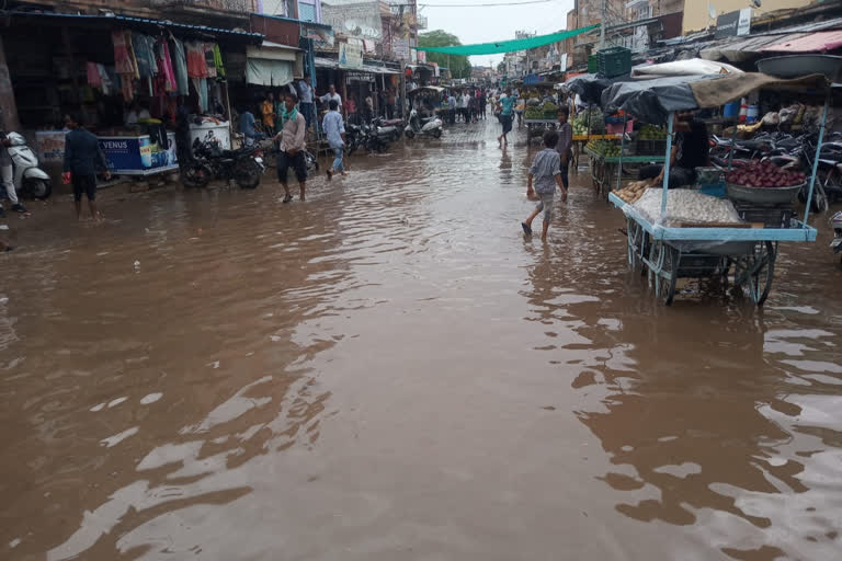 Bhopalgarh news, Rainwater enters shops, Bhopalgarh bus stand