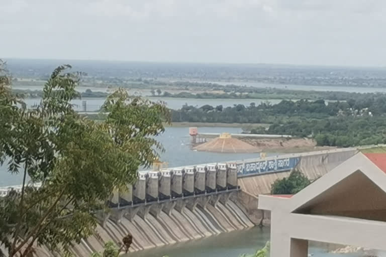 DCM Karajola instructs the water flow of the reservoir