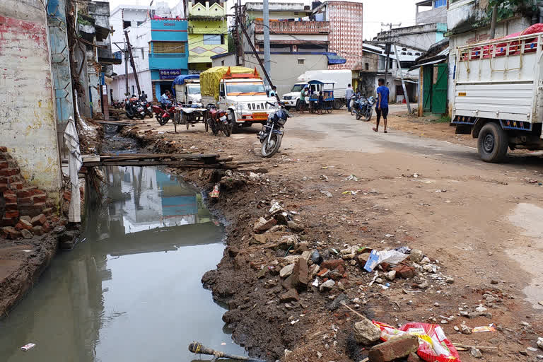 ସ୍ବଳ୍ପ ବର୍ଷାରେ ବେହାଲ ସୁବର୍ଣ୍ଣପୁର ସହର, ସୃଷ୍ଟି ହେଉଛି କୃତିମ ବନ୍ୟା