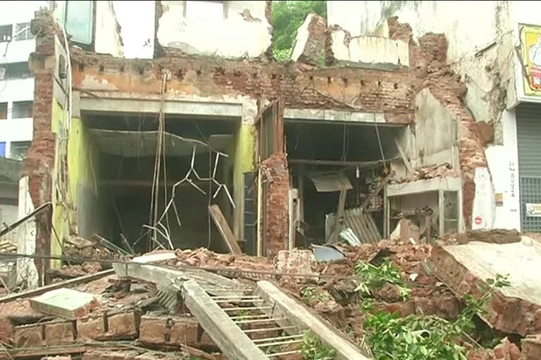 Building collapsed in Rajahmundry due to rains