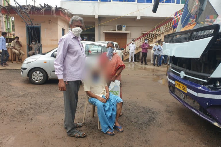 old man died at corona testing queue at amalapuram.