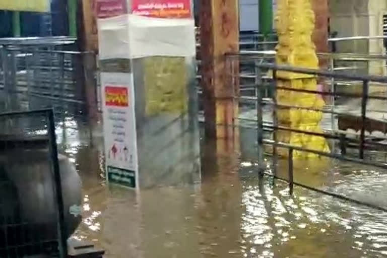 heavy rain in athreyapuram vadapally venkateshwara swamy temple east godavari district