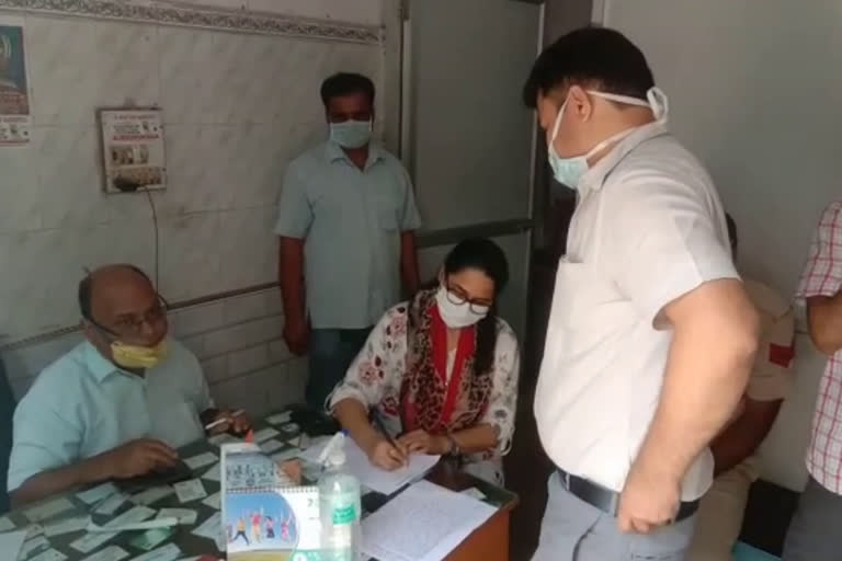 faridabad health department arrested two fake doctors