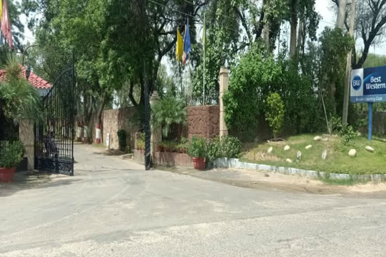 Sachin Pilot arrives by bike at the Best Western Resort in gurugram to meets his supporter MLAs