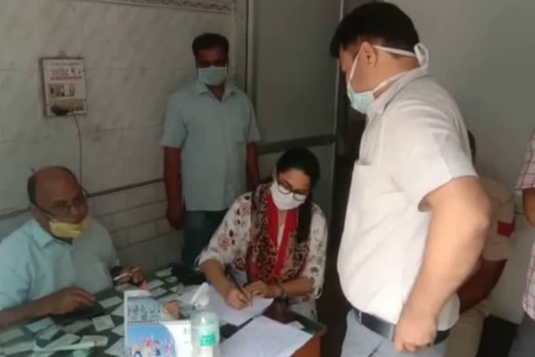 faridabad health department arrested two fake doctors