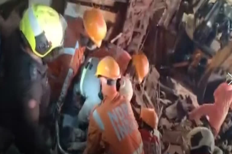 5 dead, 23 rescued after portion of building collapses in Mumbai