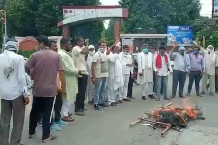 protesters set fire thin of the school administration in Saharanpur