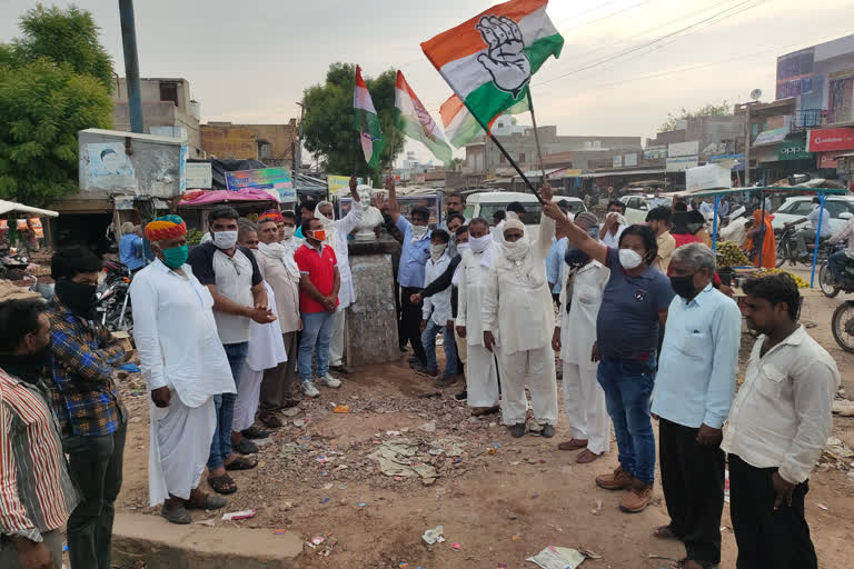 कांग्रेसी कार्यकर्ताओं ने मनाई खुशियां, Congress workers celebrate happiness