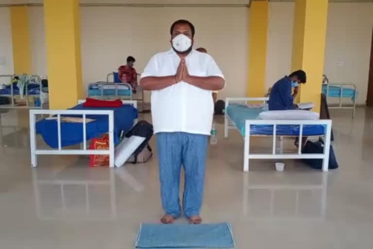 Bellary: COVID patient giving hopes to others in VIMS hospital by teaching Yoga