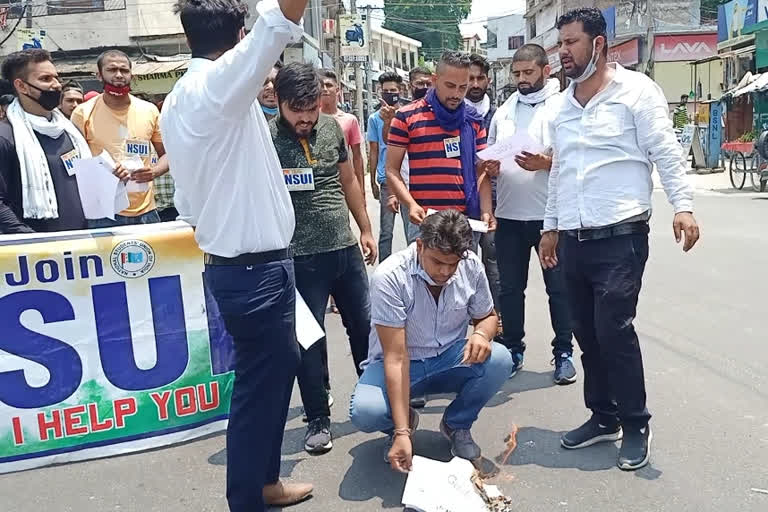 NSUI protest